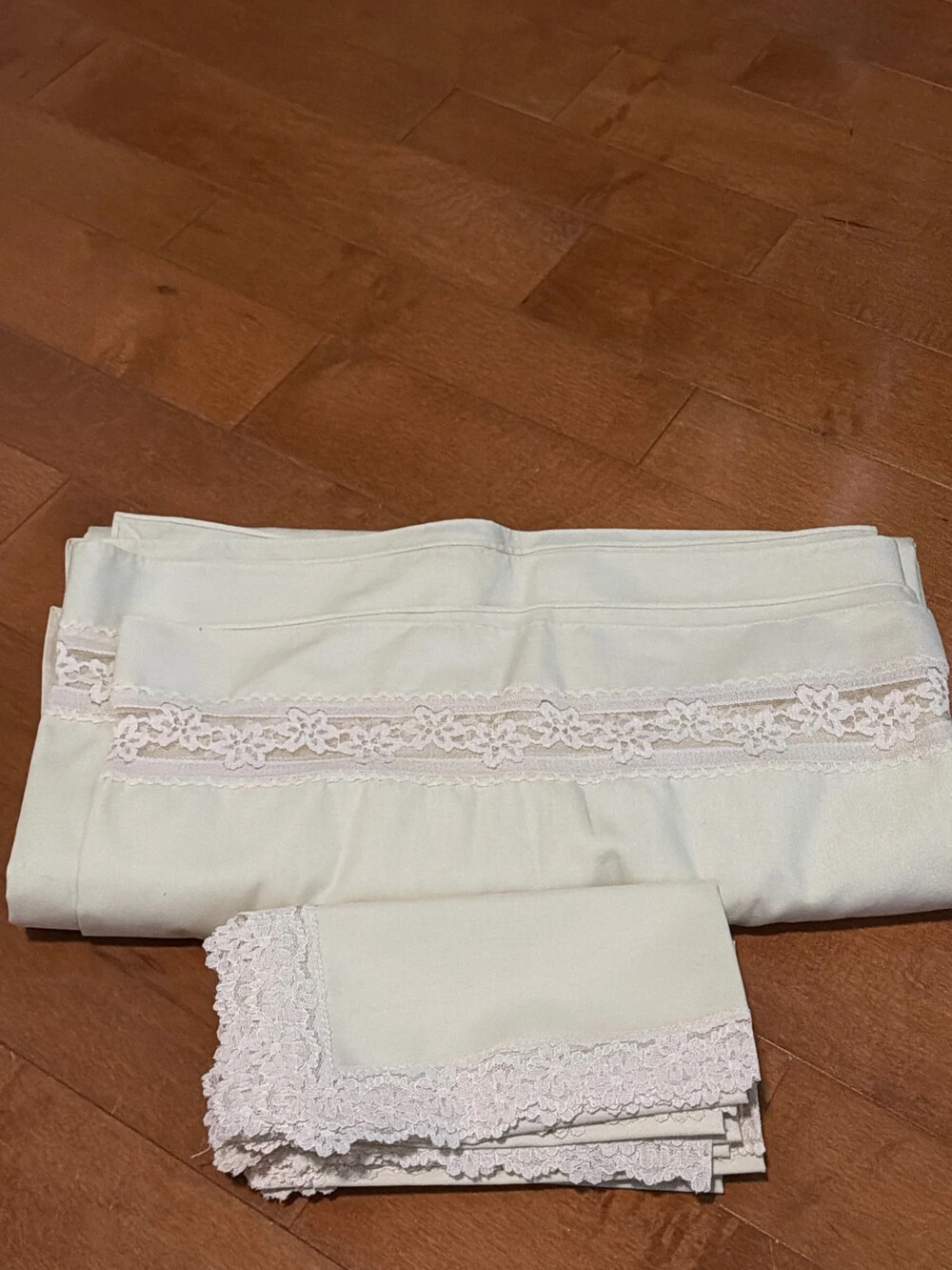 Vintage handmade tablecloth with napkins